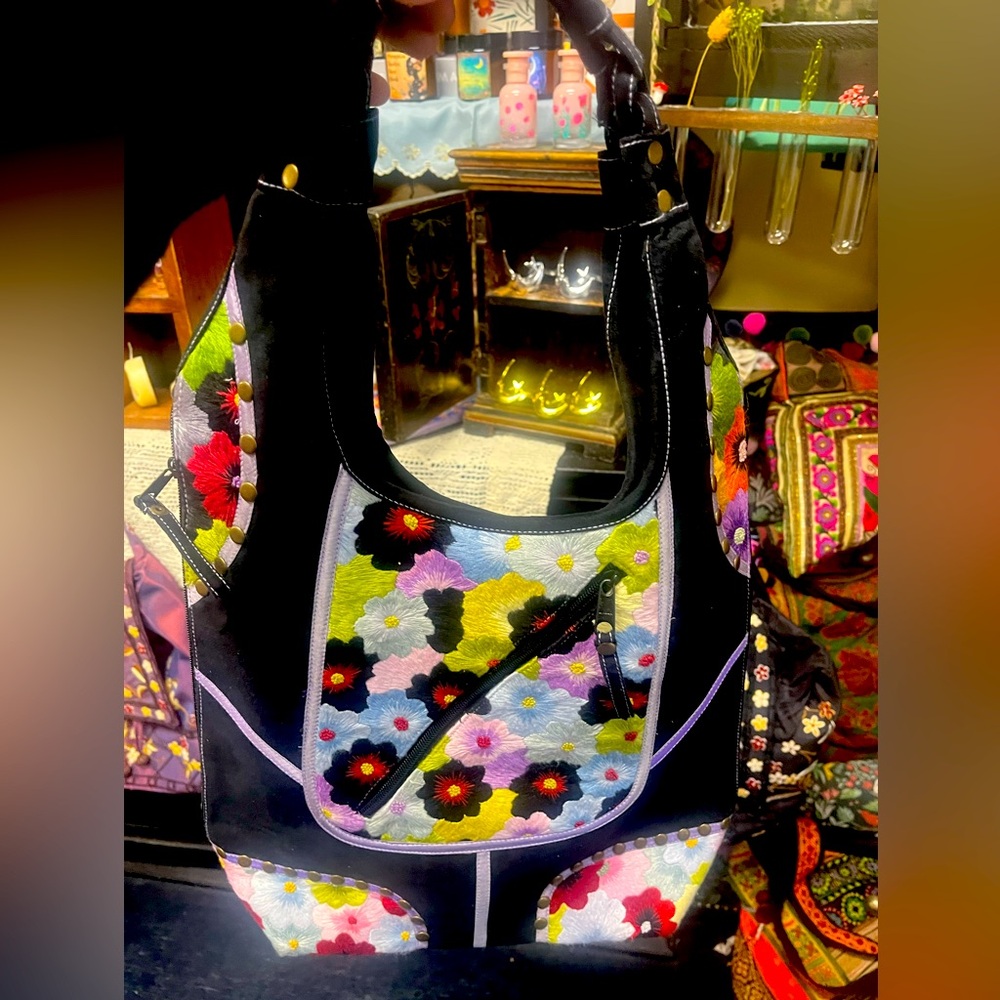 New floral embroidered satchel perfect bag for work/school fits laptop even